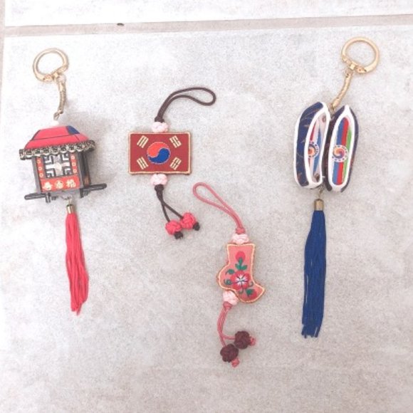 NEW korean Keychain Souvenir - Picture 2 of 6